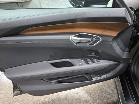 Used 2022 Audi e-tron GT Premium Plus image 7