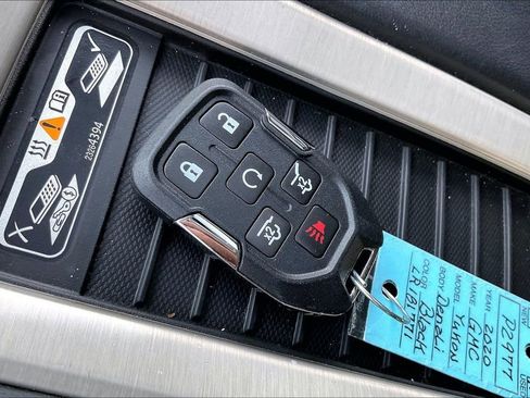 Used 2020 GMC Yukon Denali w/ Denali Premium Package AWD/4WD image 11