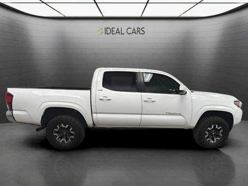 Used 2020 Toyota Tacoma SR5 RWD image 6
