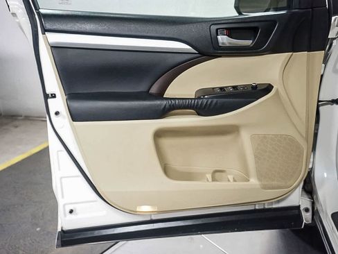 Used 2015 Toyota Highlander XLE FWD image 24