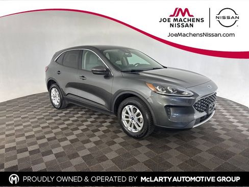 Used 2020 Ford Escape SE image 1