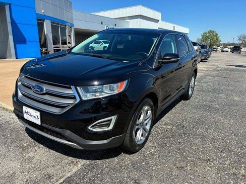 Used 2018 Ford Edge Titanium FWD image 2