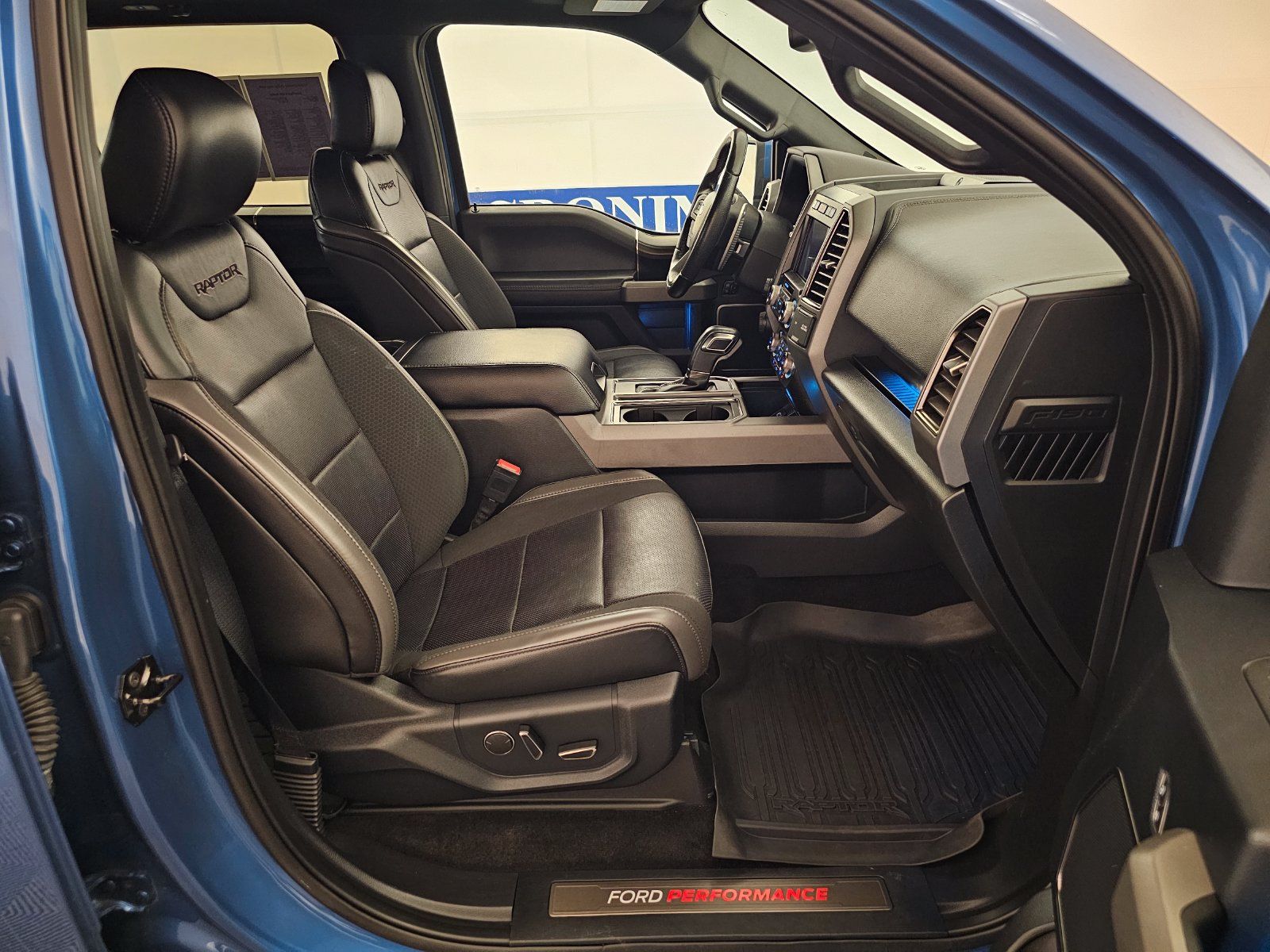 Used 2019 Ford F150 Raptor w/ Equipment Group 802A Luxury AWD/4WD image 28