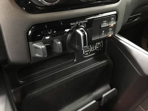 Used 2022 RAM 1500 Big Horn AWD/4WD image 34