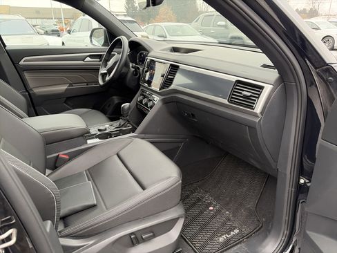 Used 2023 Volkswagen Atlas Cross Sport SEL R-Line image 24