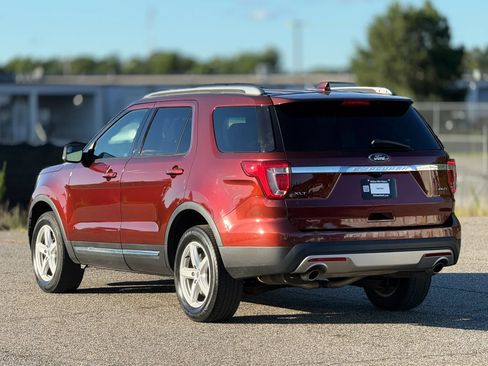 Used 2016 Ford Explorer XLT w/ Equipment Group 201A AWD/4WD image 10