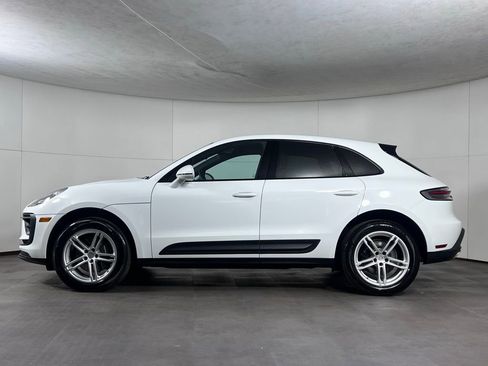 Certified 2025 Porsche Macan AWD/4WD image 2