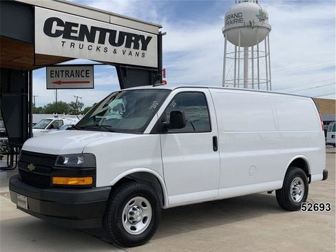 Used 2021 Chevrolet Express 2500 RWD image 1