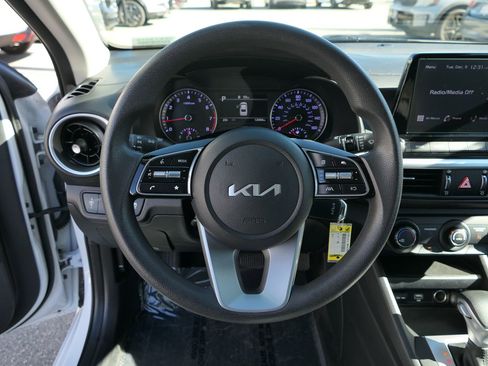 Used 2023 Kia Forte LXS image 17