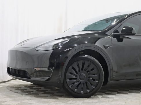 Used 2022 Tesla Model Y Long Range image 2