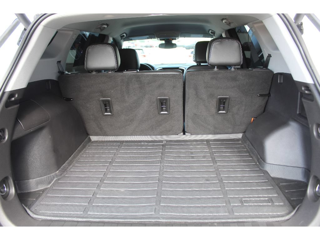 Used 2022 GMC Terrain SLT w/ Infotainment Package II FWD image 8
