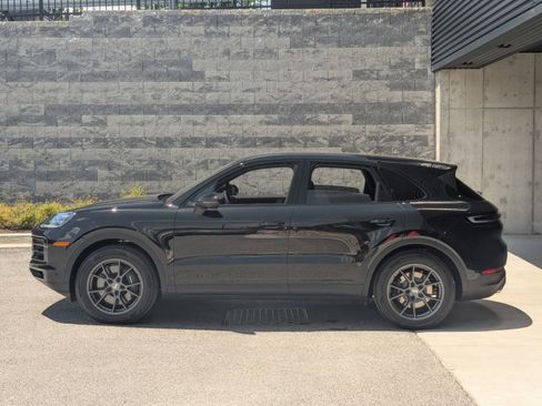 Used 2025 Porsche Cayenne image 2