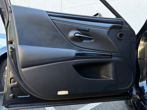 Certified 2025 Lexus ES 300h w/ Premium Package image 27