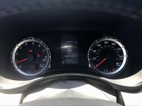 Used 2020 Toyota Highlander LE FWD image 25
