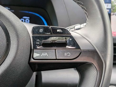 Used 2025 Hyundai Elantra Sport FWD image 24