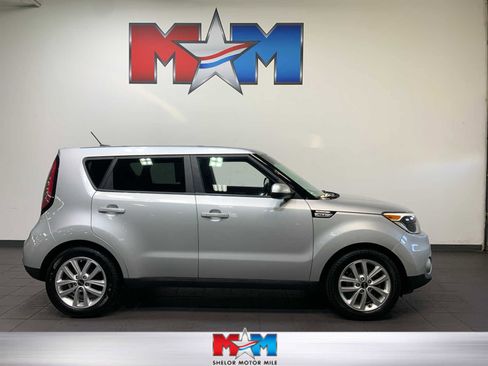 Used 2018 Kia Soul + image 1