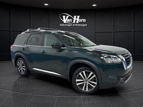 Used 2022 Nissan Pathfinder Platinum w/ Cargo Package AWD/4WD image 1
