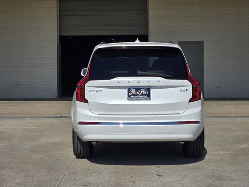 New 2026 Volvo XC90 B6 Plus w/ Protection Package Premier image 8
