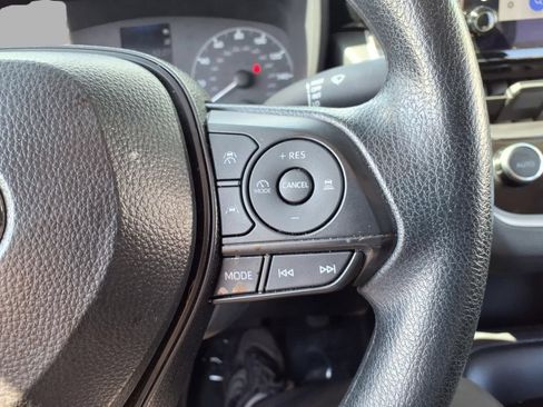 Used 2025 Toyota Corolla LE FWD image 16