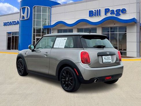 Used 2020 MINI Cooper 2-Door Hardtop image 6