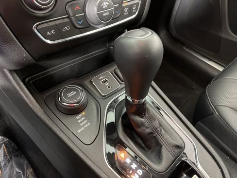 Used 2021 Jeep Cherokee Limited image 33