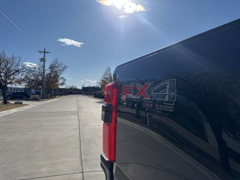 Used 2024 Ford F250 Platinum image 10