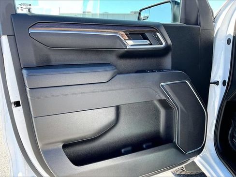 Used 2025 Chevrolet Silverado 1500 LT Trail Boss AWD/4WD image 9