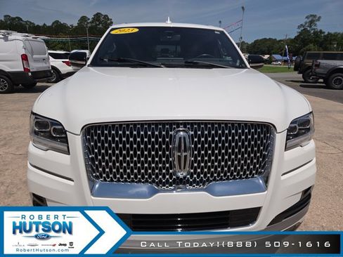 Used 2023 Lincoln Navigator Reserve AWD/4WD image 3