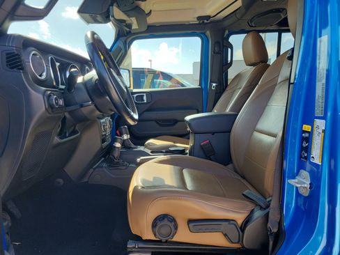 Used 2022 Jeep Wrangler Unlimited Sahara w/ LED Lighting Group AWD/4WD image 10