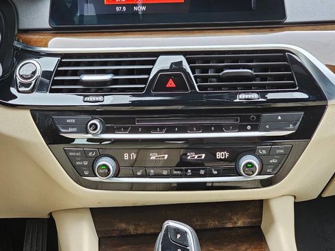 Used 2018 BMW 530i xDrive image 23