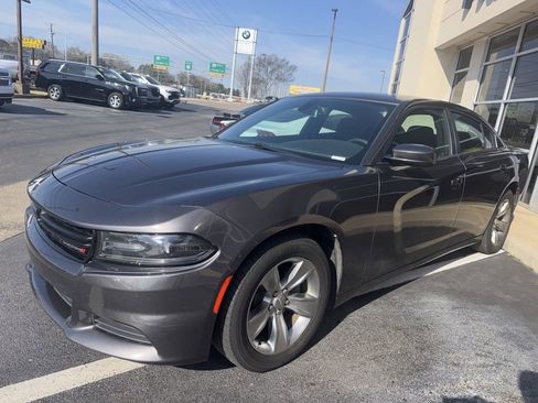 Used 2016 Dodge Charger SXT image 1