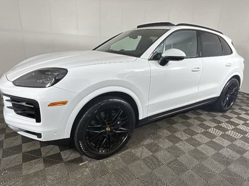 Used 2024 Porsche Cayenne AWD/4WD image 6