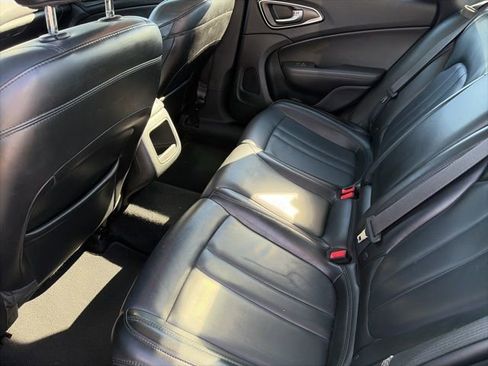 Used 2017 Chrysler 200 Limited Platinum image 11
