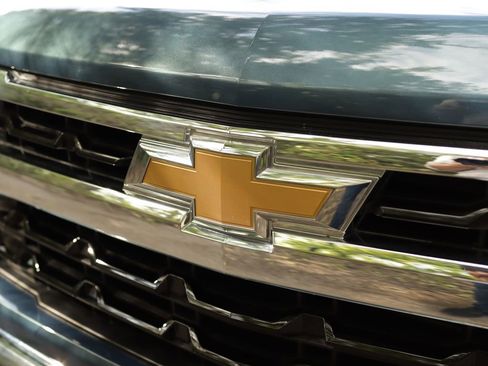 Used 2024 Chevrolet Silverado 1500 LT AWD/4WD image 32
