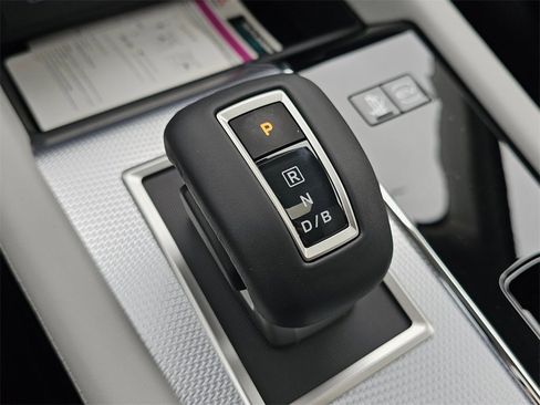 New 2025 Mitsubishi Outlander SEL image 15