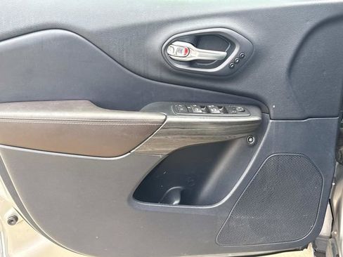 Used 2016 Jeep Cherokee Limited w/ Luxury Group FWD image 26