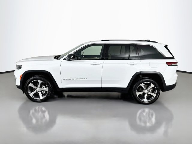 Used 2023 Jeep Grand Cherokee Limited w/ Luxury Tech Group II AWD/4WD image 11