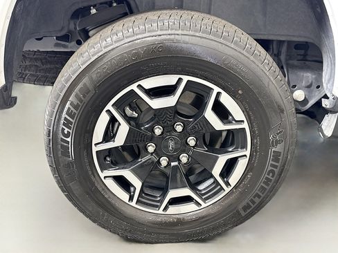 Used 2023 Ford F150 Lightning XLT image 33