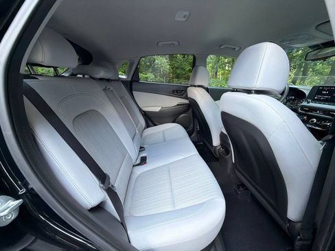 Certified 2023 Hyundai Kona SEL AWD/4WD image 11