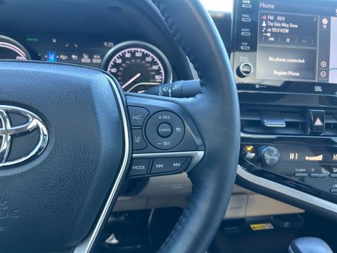 Used 2022 Toyota Camry Hybrid image 18