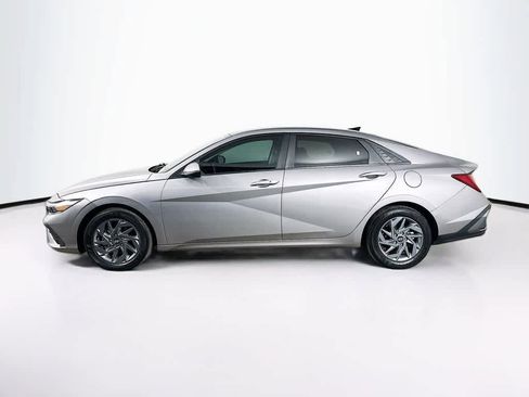 Used 2024 Hyundai Elantra Blue FWD image 3