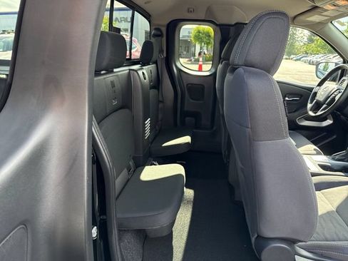 Used 2022 Nissan Frontier SV AWD/4WD image 10