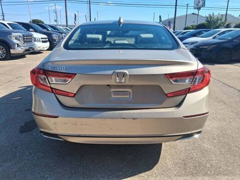 Used 2018 Honda Accord EX image 7