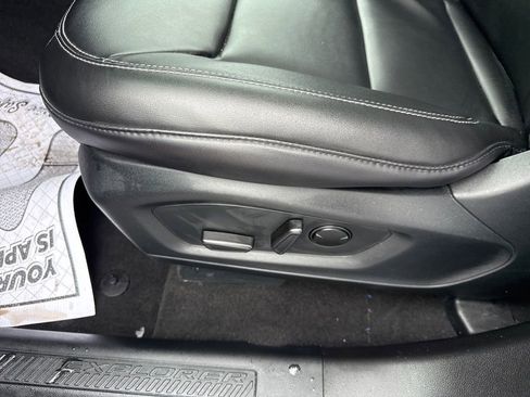 Used 2023 Ford Explorer XLT w/ Equipment Group 202A image 27