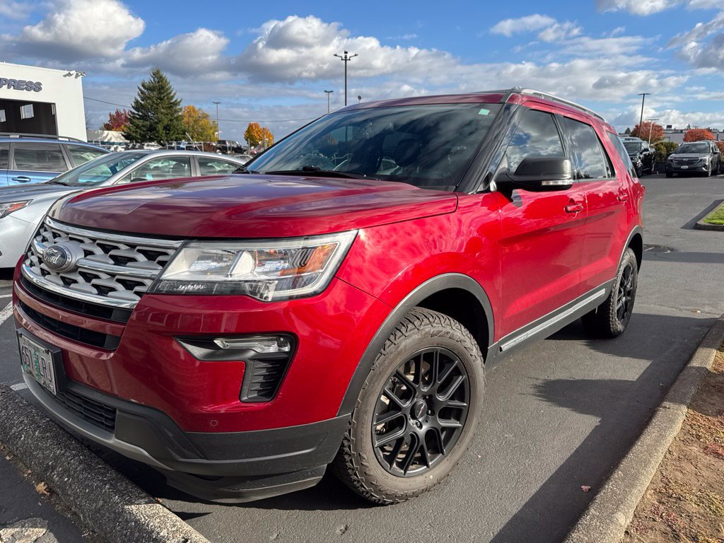 Used 2019 Ford Explorer XLT w/ Equipment Group 202A AWD/4WD image 4