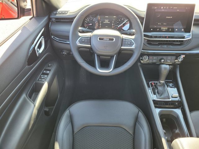 Used 2026 Jeep Compass Latitude AWD/4WD image 12