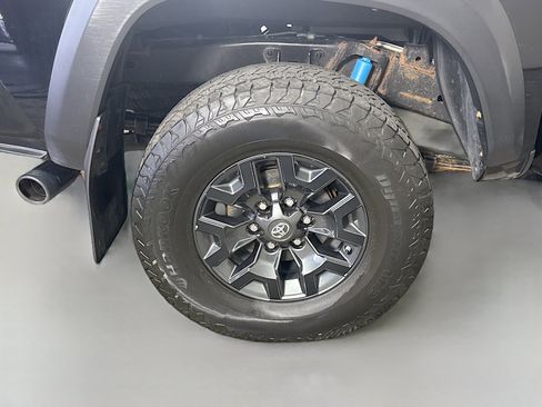 Used 2017 Toyota Tacoma TRD Off-Road w/ Tow Package (A/T) AWD/4WD image 33