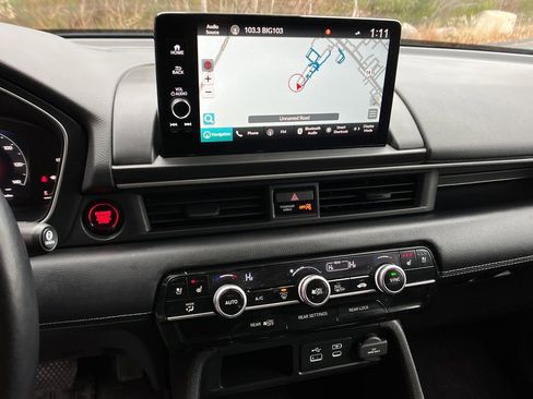 Used 2025 Honda Pilot Elite image 16