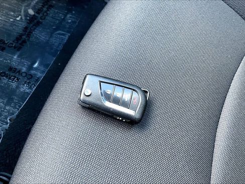 Used 2022 Toyota Corolla LE image 14