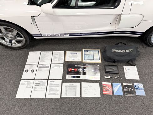 Used 2005 Ford GT RWD image 29